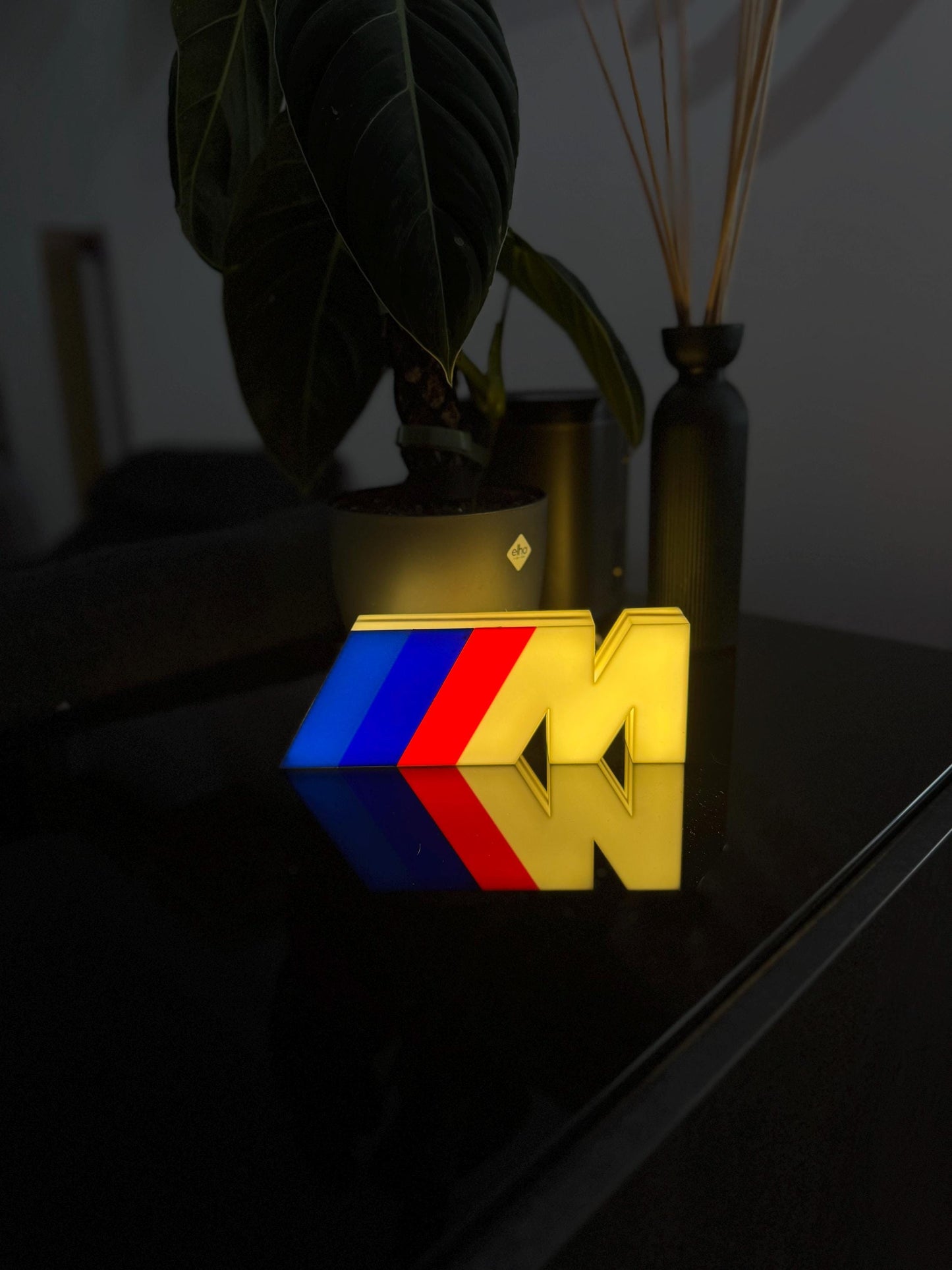 BMW M Lightbox, Lampe – Bringe die Power der M-Streifen zum Leuchten!