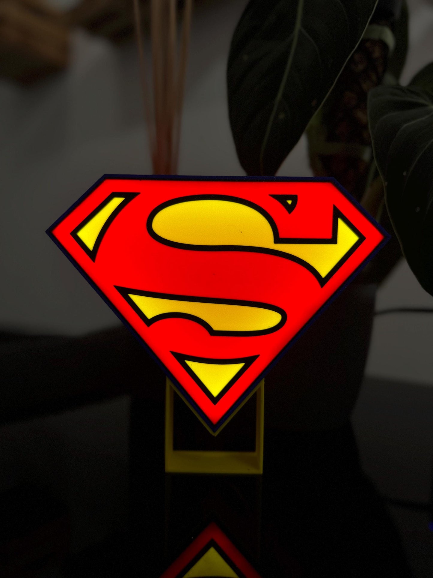 Superman Lightbox: Der stählerne Held im leuchtenden Fokus