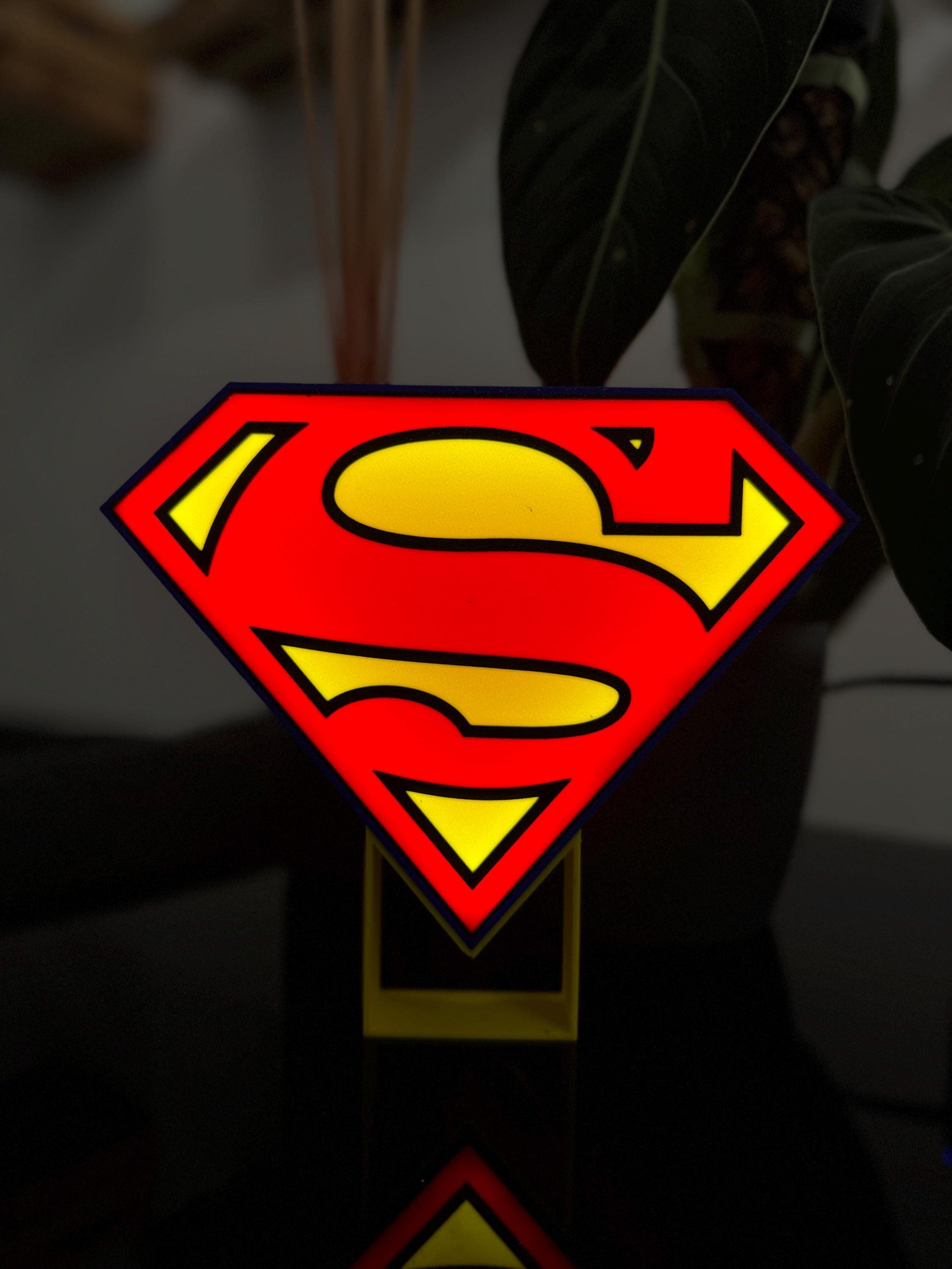 Superman Lightbox: Der stählerne Held im leuchtenden Fokus
