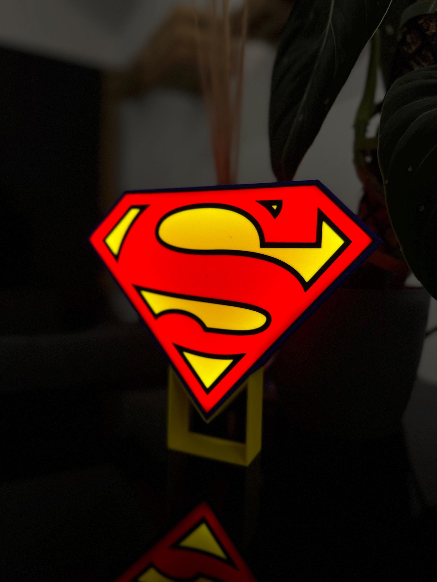 Superman Lightbox: Der stählerne Held im leuchtenden Fokus