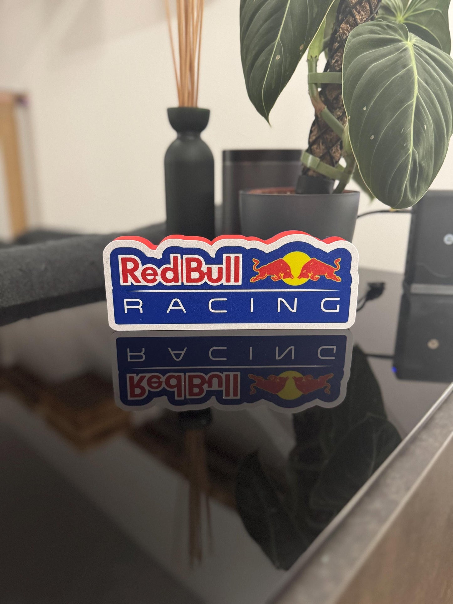 Red Bull Racing Lightbox: Leuchtende Power für Motorsportfans