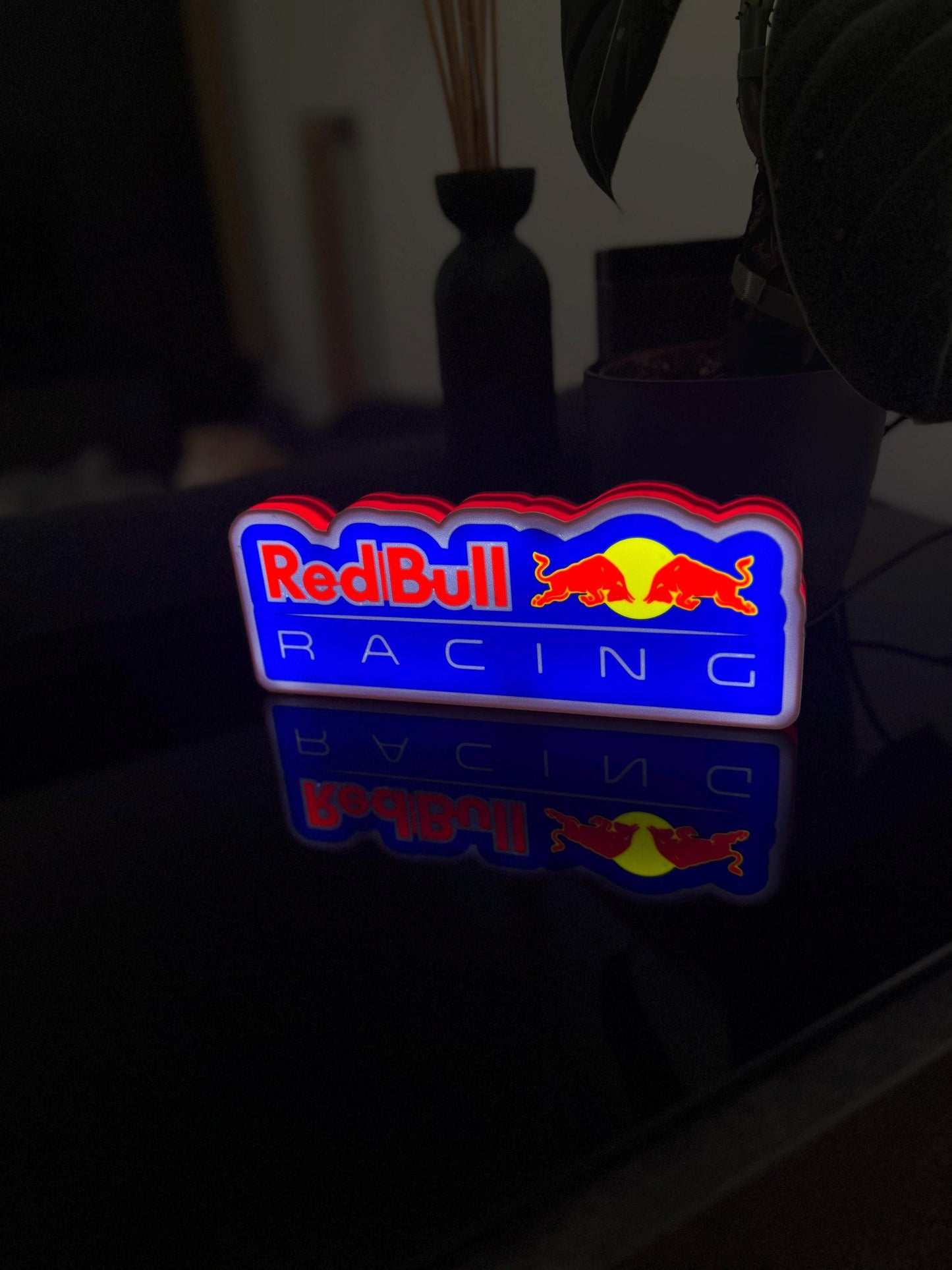 Red Bull Racing Lightbox: Leuchtende Power für Motorsportfans
