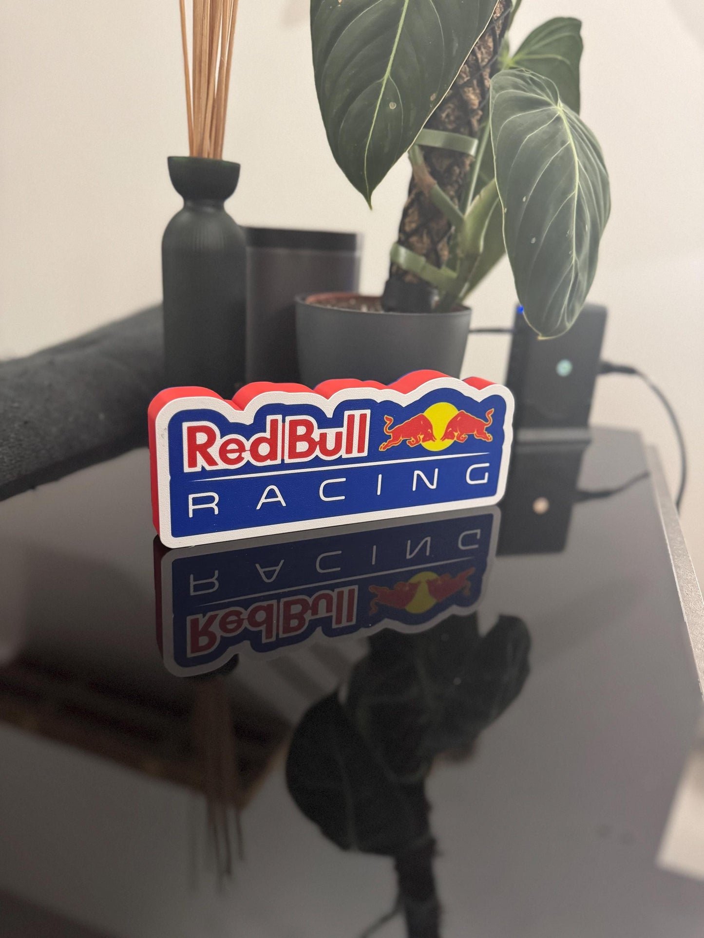 Red Bull Racing Lightbox: Leuchtende Power für Motorsportfans