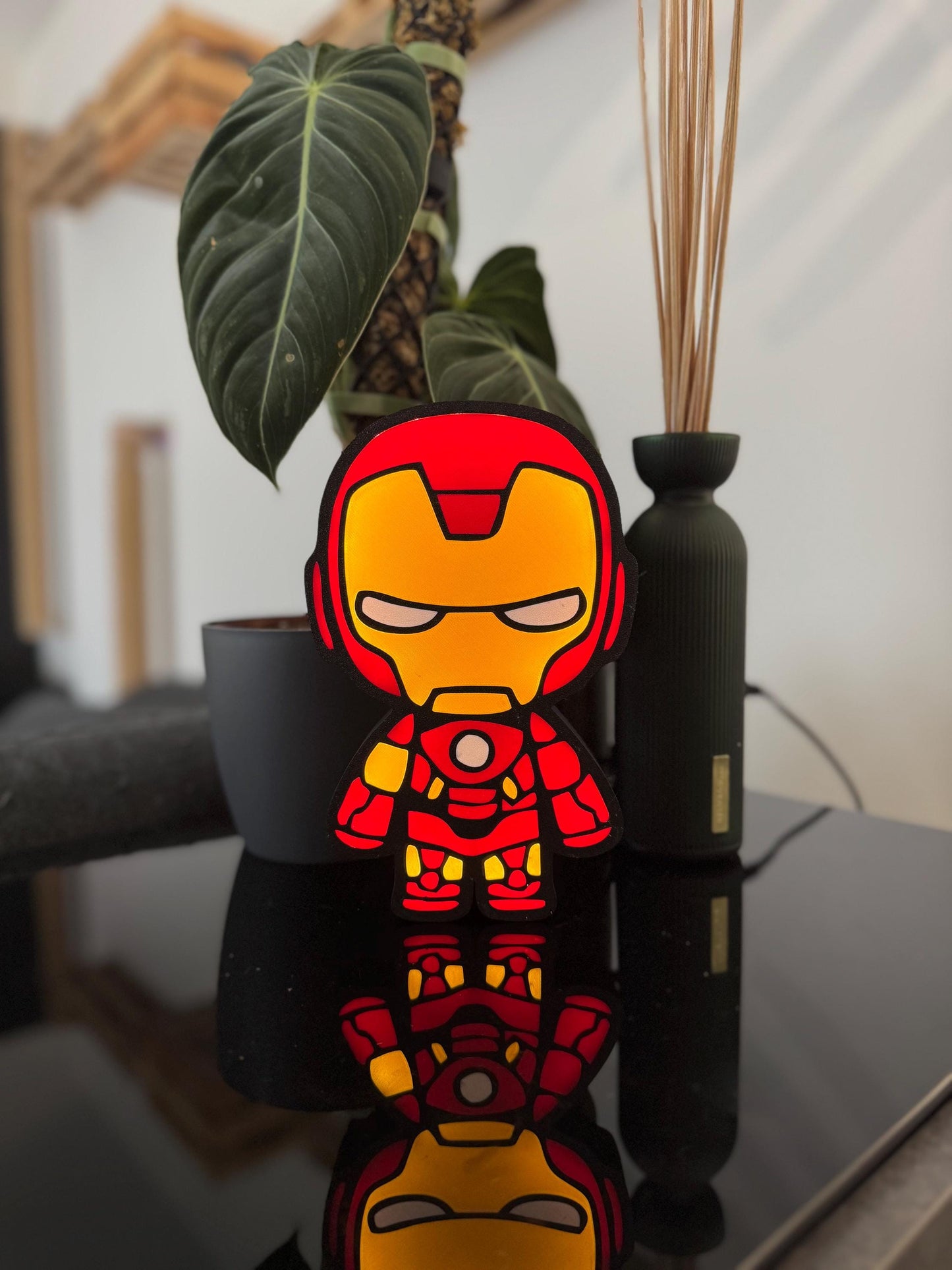 Baby Iron Man Lightbox – Marvel-Magie für dein Zuhause