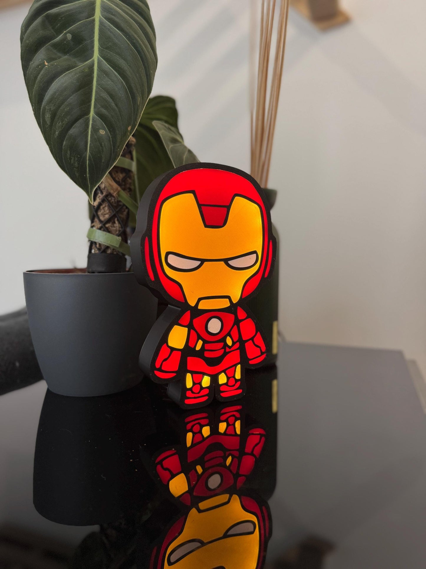Baby Iron Man Lightbox – Marvel-Magie für dein Zuhause