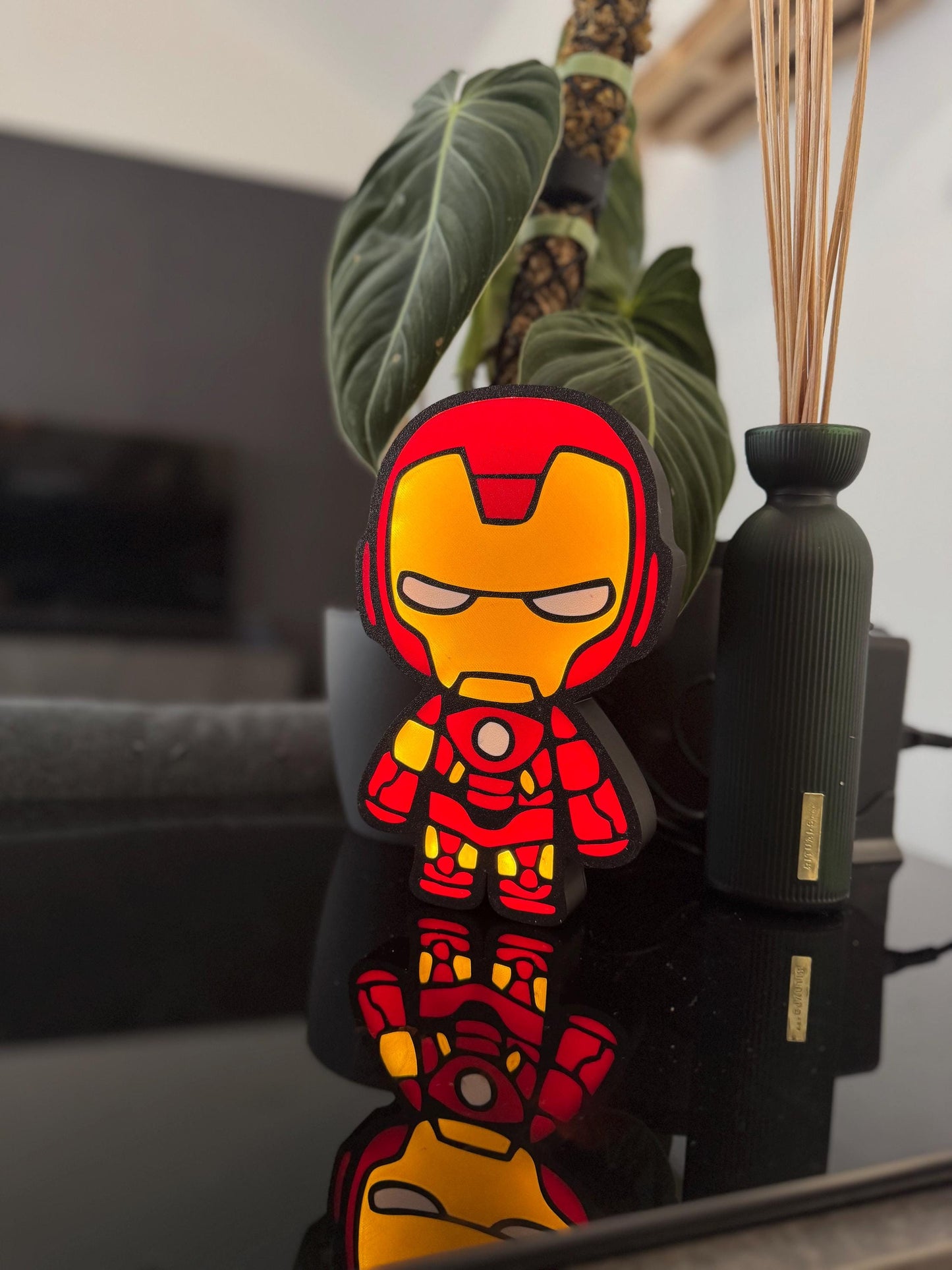 Baby Iron Man Lightbox – Marvel-Magie für dein Zuhause