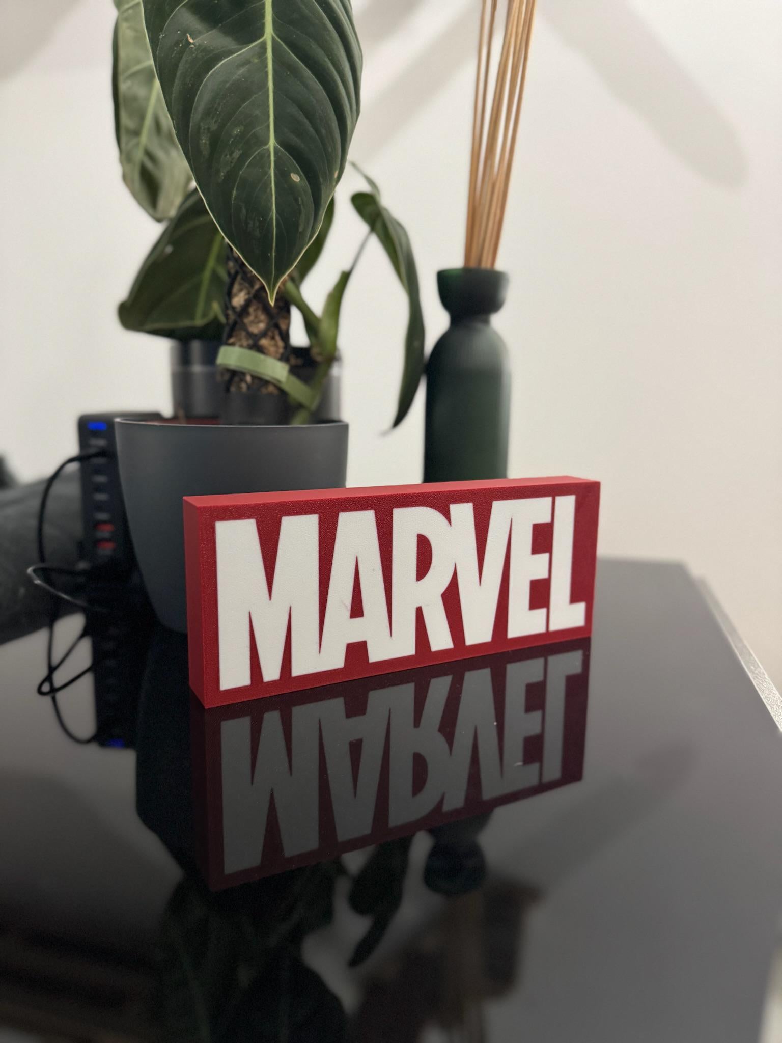 Episches Marvel-Universum: Leuchtende Helden in Action