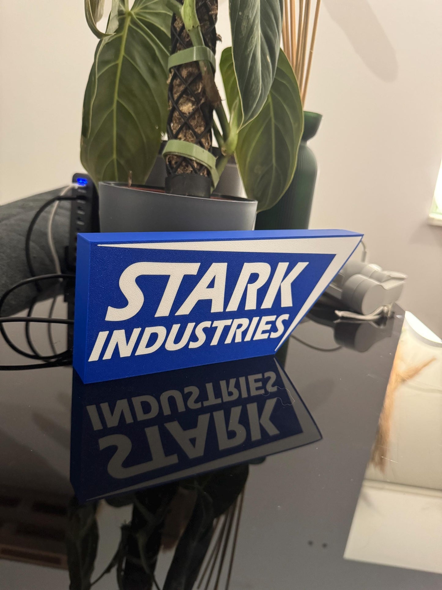 Moderne Stark Industries Lightbox – Futuristisches Design für Fans