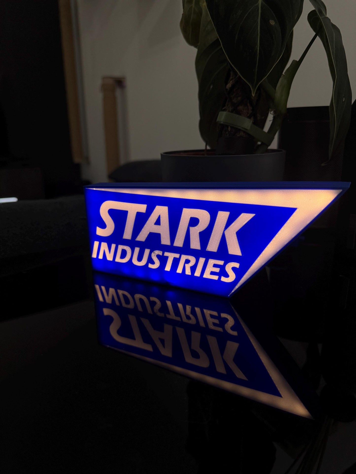 Moderne Stark Industries Lightbox – Futuristisches Design für Fans