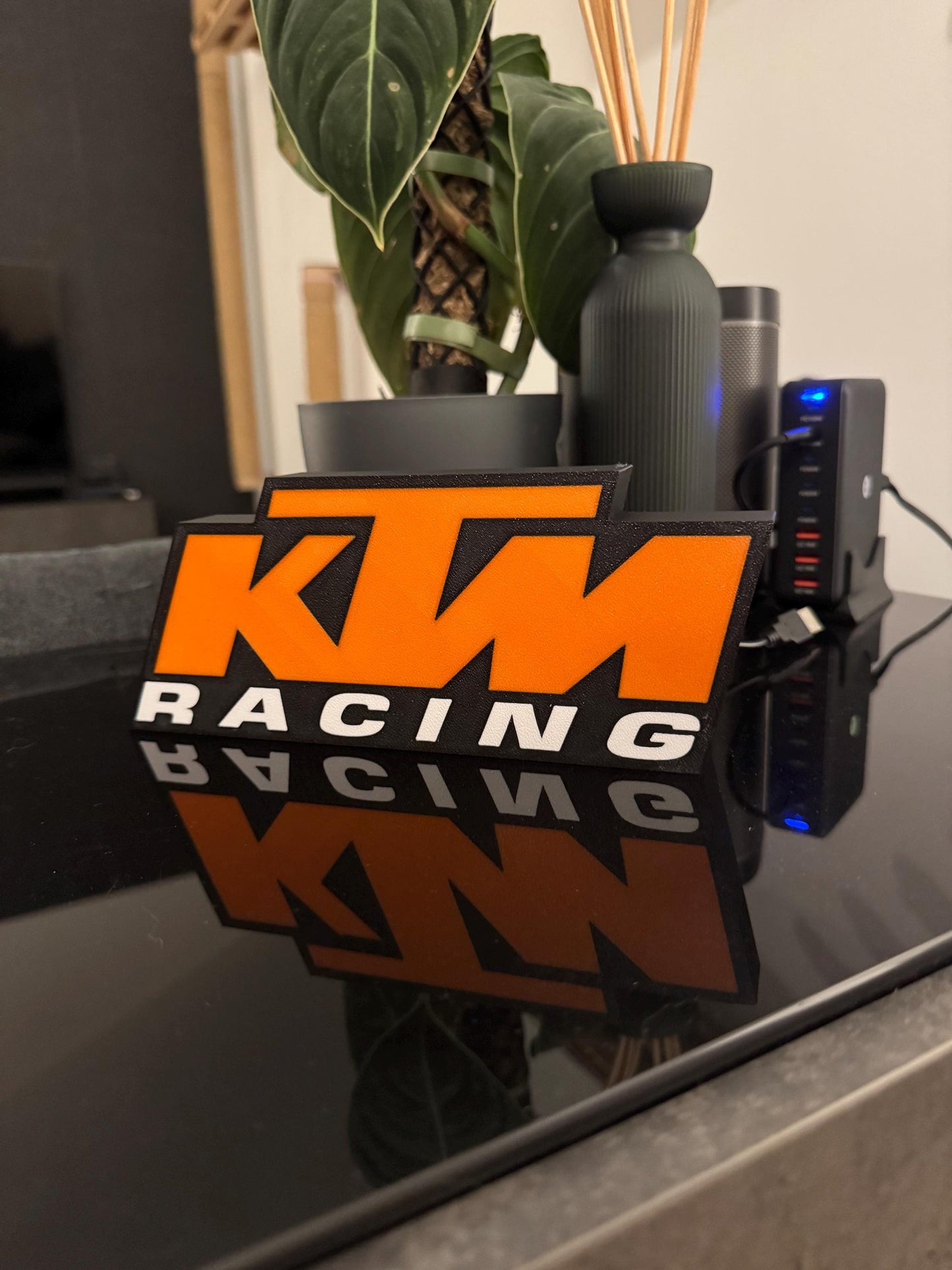 KTM Racing Lightbox – Die Freiheit des Rennsports im eigenen Raum