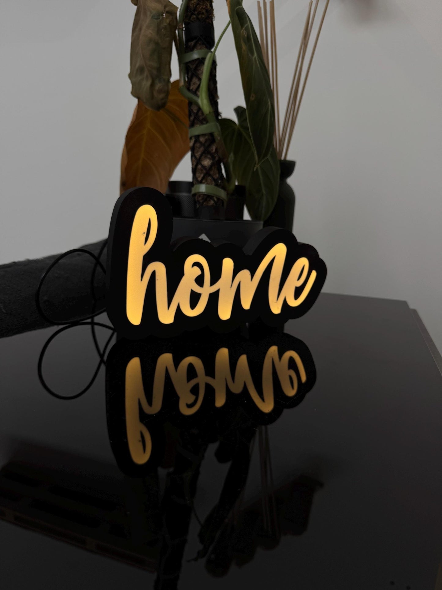 Gemütliche Lightbox mit Schriftzug 'Home' – Dekoratives Highlight für Dein Zuhause