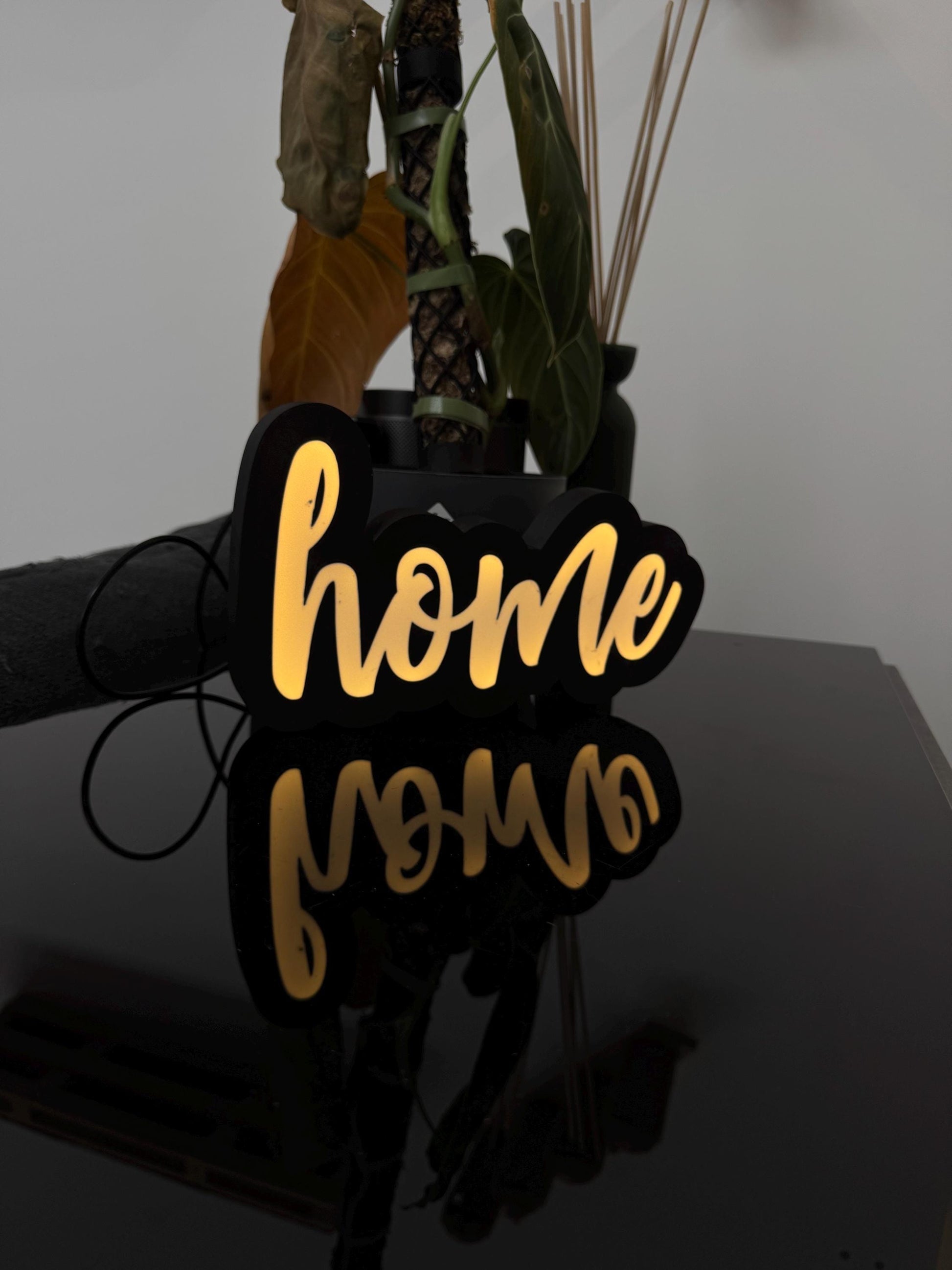 Gemütliche Lightbox mit Schriftzug 'Home' – Dekoratives Highlight für Dein Zuhause