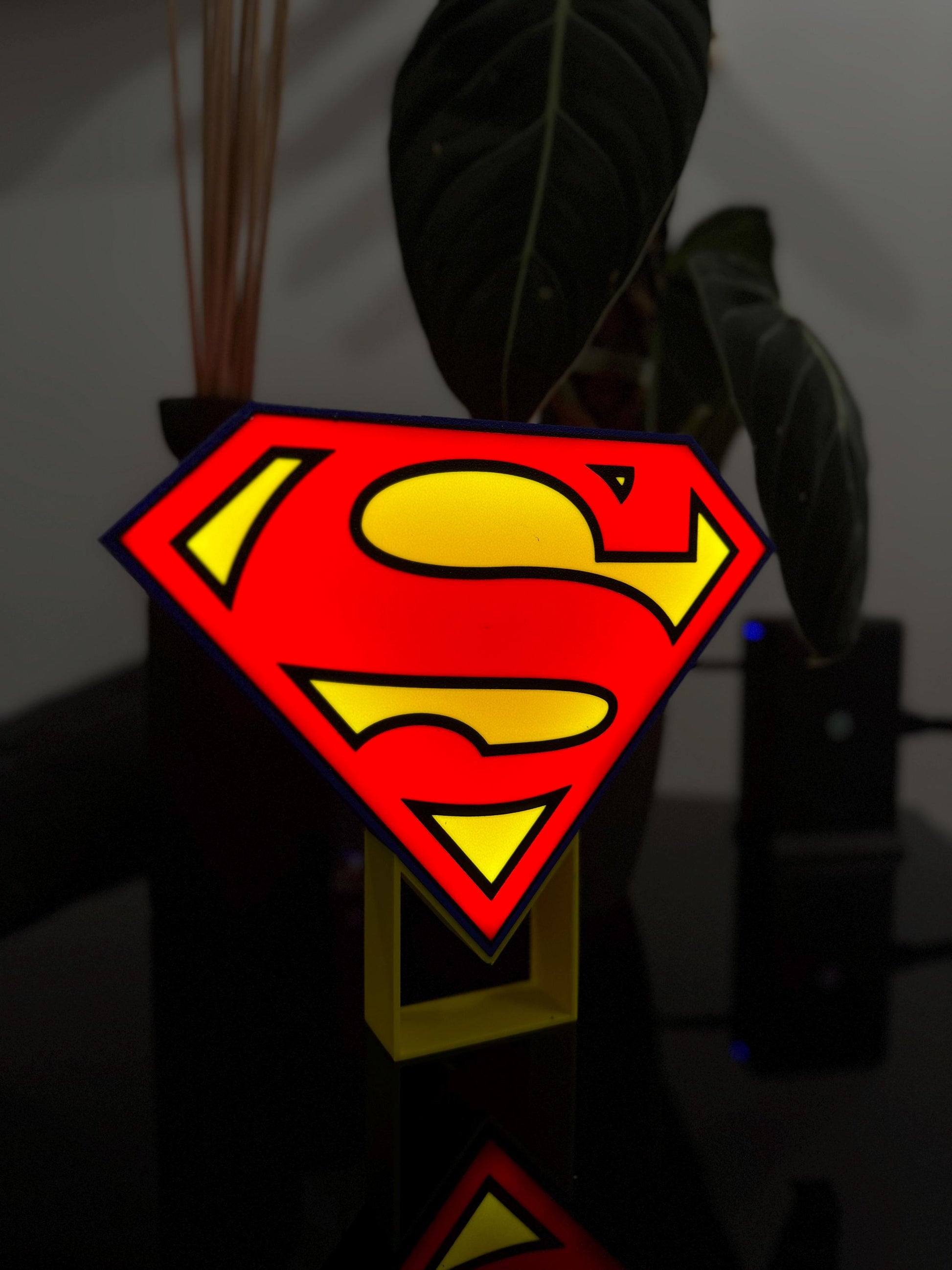 Superman Lightbox: Der stählerne Held im leuchtenden Fokus