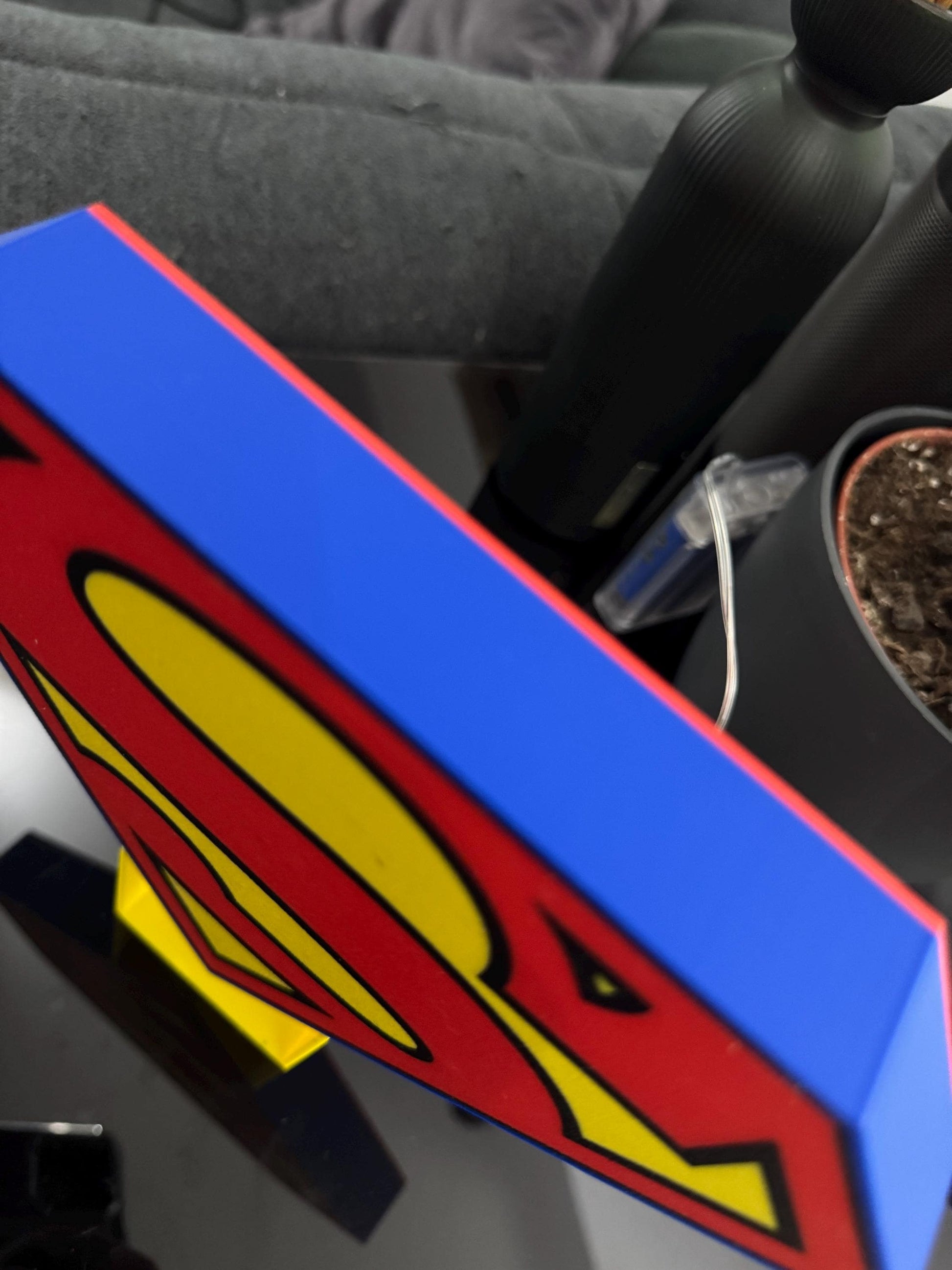 Superman Lightbox: Der stählerne Held im leuchtenden Fokus