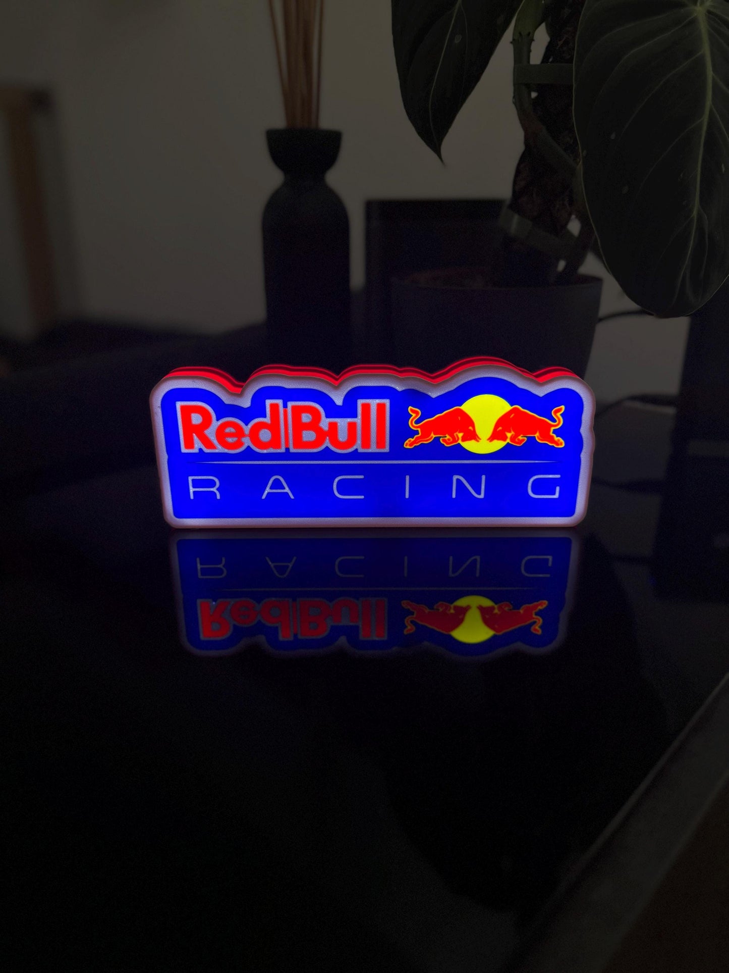 Red Bull Racing Lightbox: Leuchtende Power für Motorsportfans
