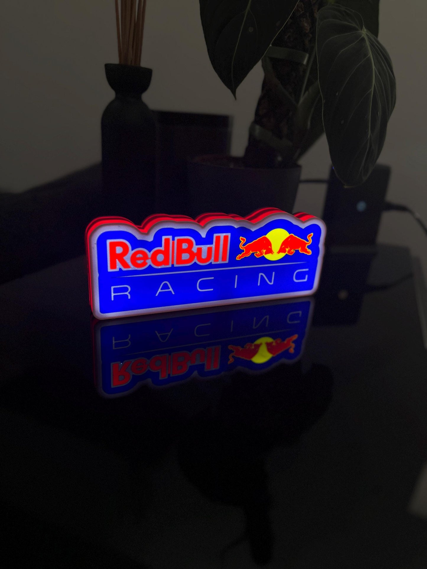 Red Bull Racing Lightbox: Leuchtende Power für Motorsportfans