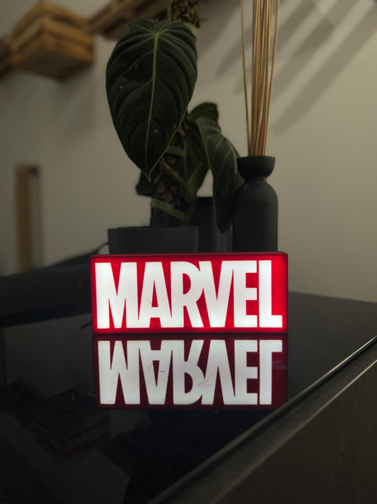 Episches Marvel-Universum: Leuchtende Helden in Action
