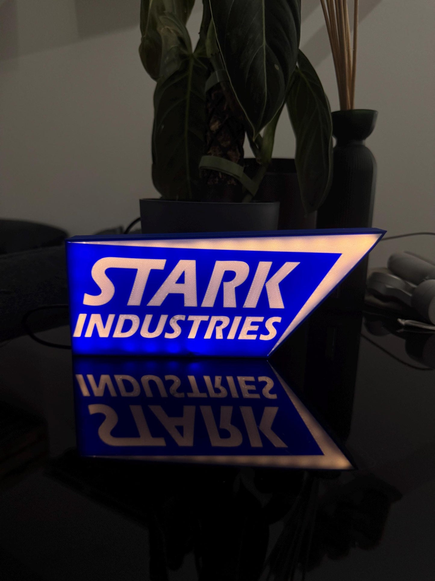 Moderne Stark Industries Lightbox – Futuristisches Design für Fans