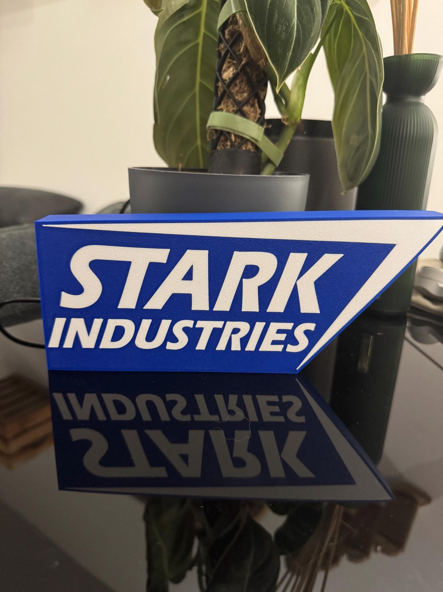 Moderne Stark Industries Lightbox – Futuristisches Design für Fans