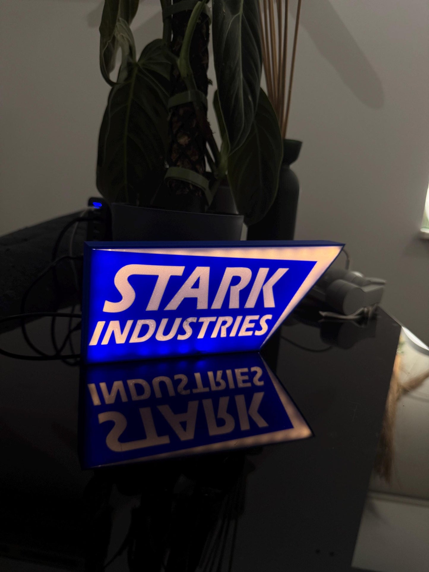 Moderne Stark Industries Lightbox – Futuristisches Design für Fans