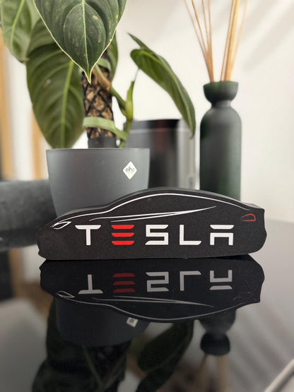 Tesla Lightbox – Stilvolle Silhouette mit ikonischem Schriftzug