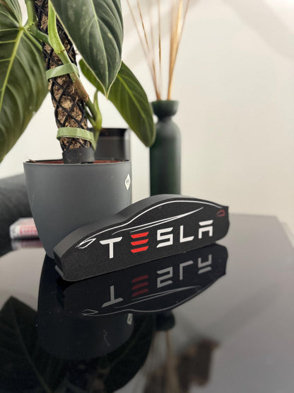 Tesla Lightbox – Stilvolle Silhouette mit ikonischem Schriftzug