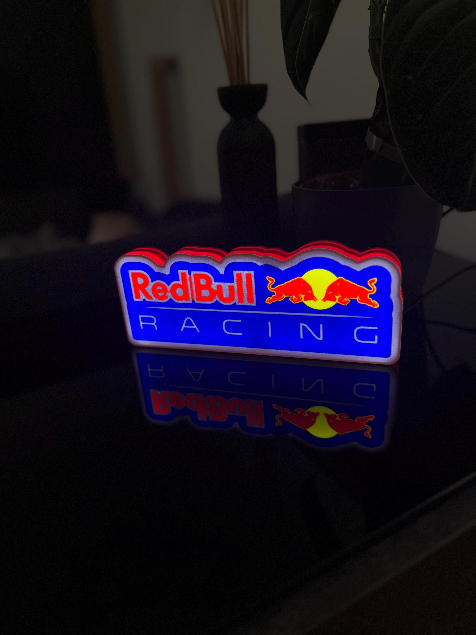 Red Bull Racing Lightbox: Leuchtende Power für Motorsportfans