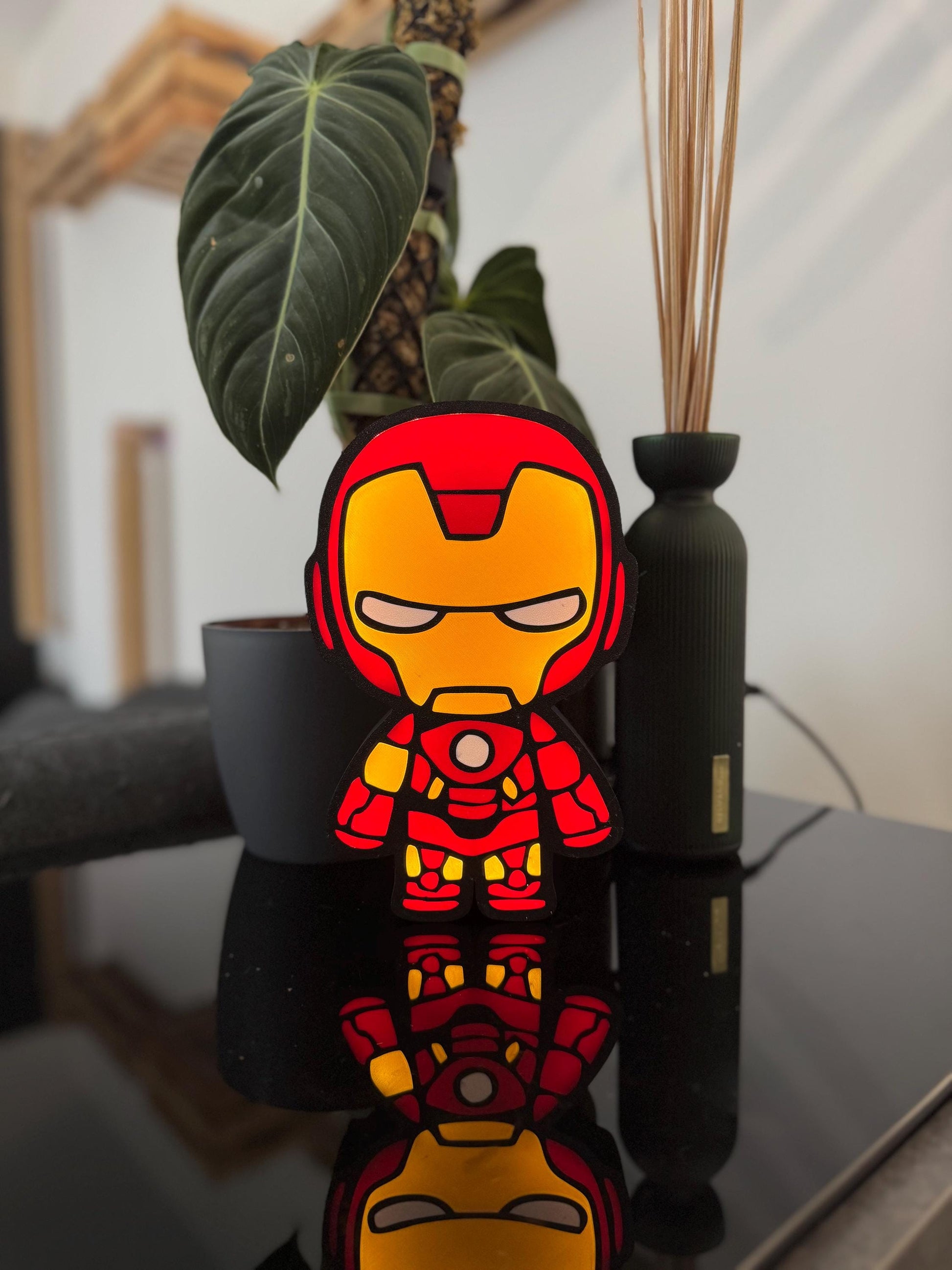 Baby Iron Man Lightbox – Marvel-Magie für dein Zuhause