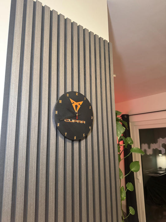 CUPRA Wanduhr – Eleganz in Bronze und Schwarz