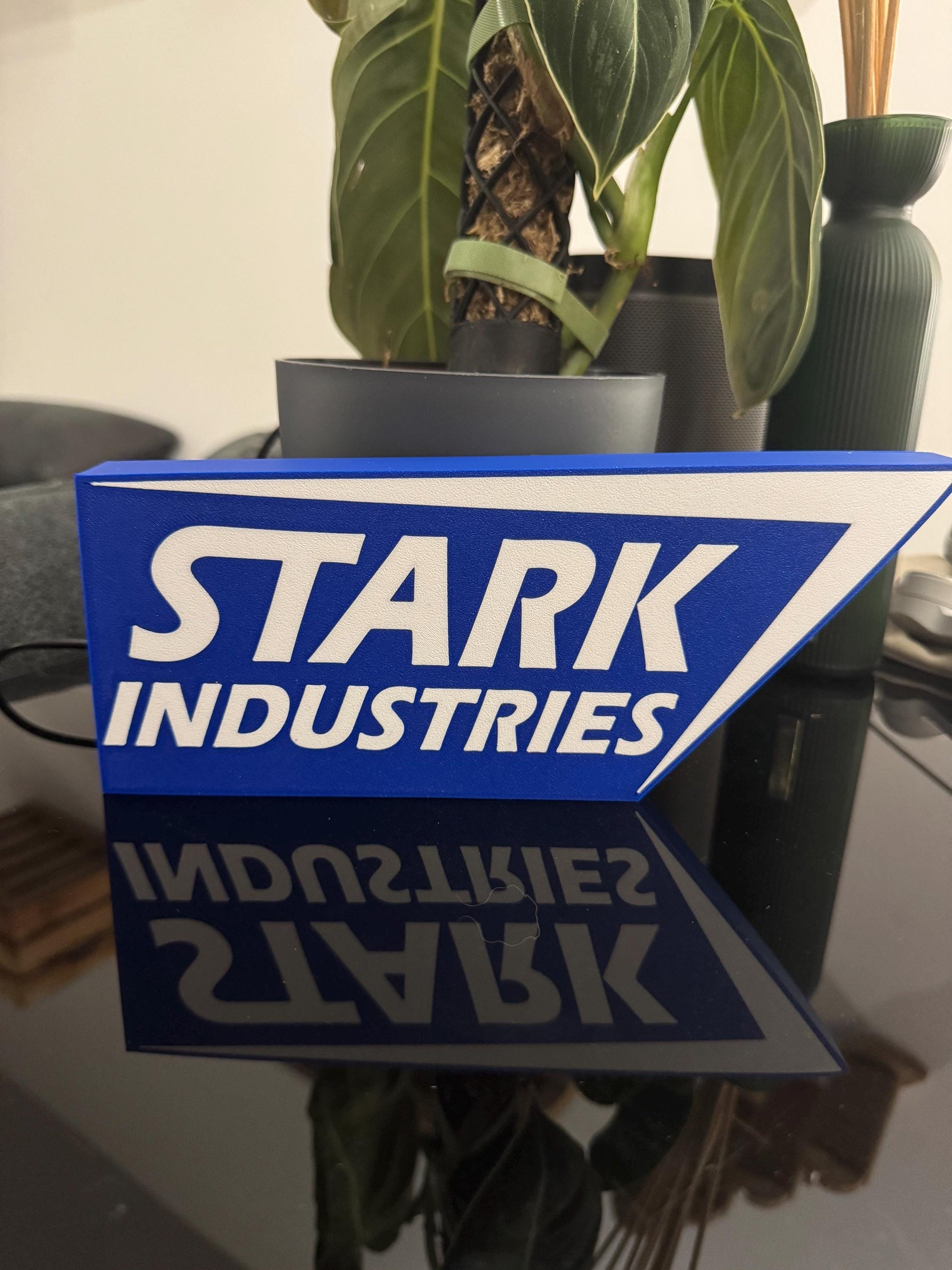 Moderne Stark Industries Lightbox – Futuristisches Design für Fans